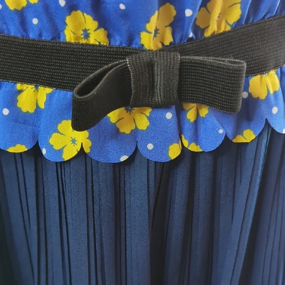 Chic Blue Floral Dress with Yellow Accents - Picture 11 of 12